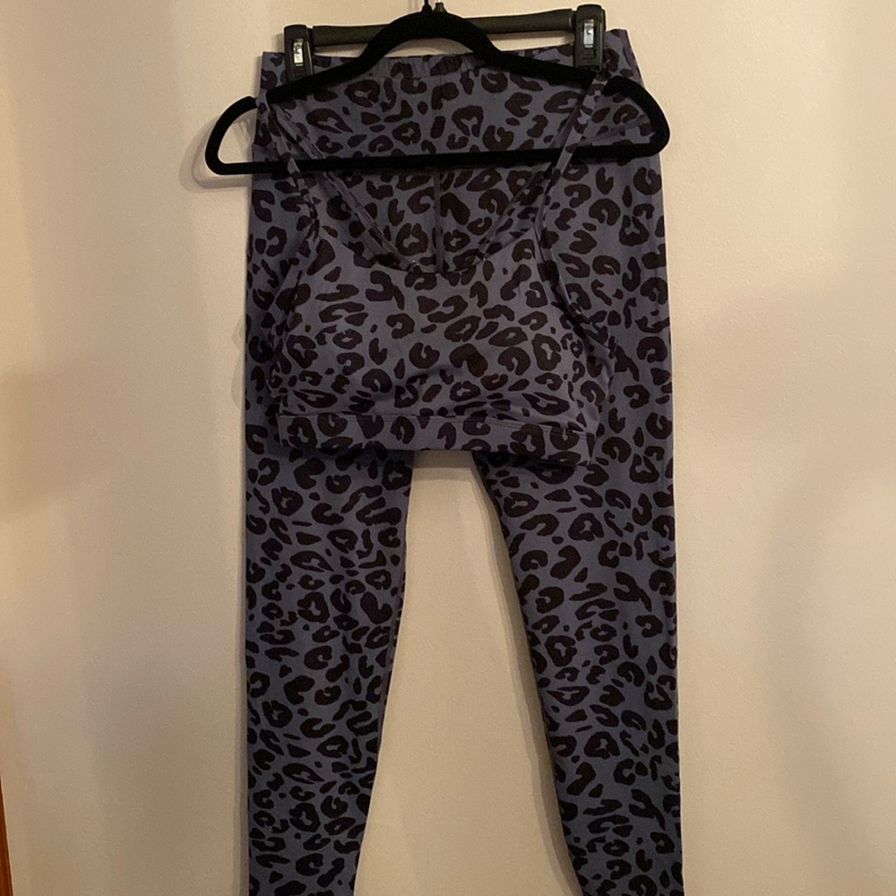 Unbranded, Women's Two-Piece, Leopard Print Sports Bra & Legging, Size: XL - Picture 1 of 11